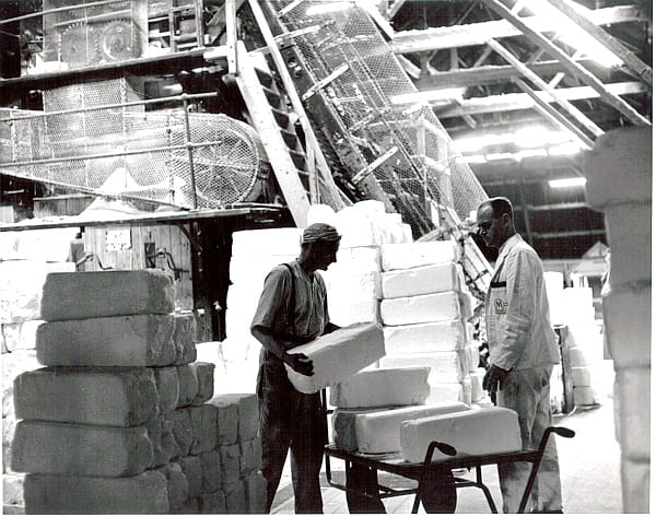 Feeding the lump crushing mill 1965-6. The salt is crushed up ready to be bagged up. Murgatroyd's. George Twigg © 21. Feeding the lump crushing mill 1965-6. The salt is crushed up ready to be bagged up. Murgatroyd's.jpg