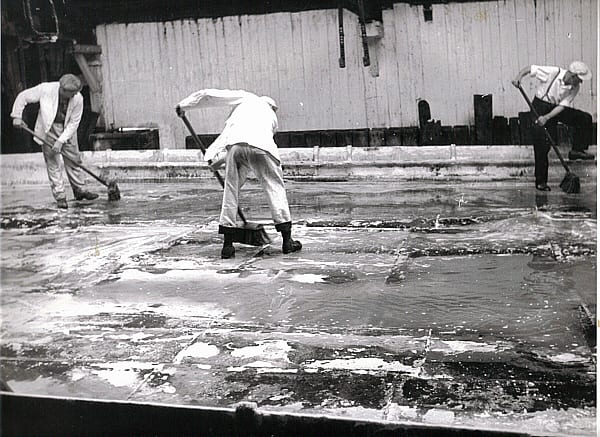 29. Each Monday morning the lump pans were de-scaled and the flues checked, ready for the week's firing. 1963 murg.jpg